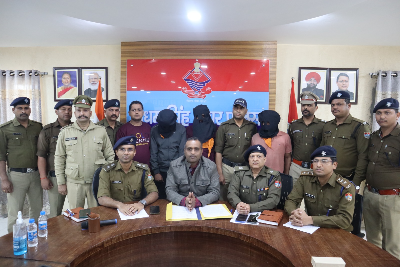 पुलिस को मिली बड़ी सफलता अंतराष्ट्रीय वाहन चोर गिरोह का किया पर्दाफाश