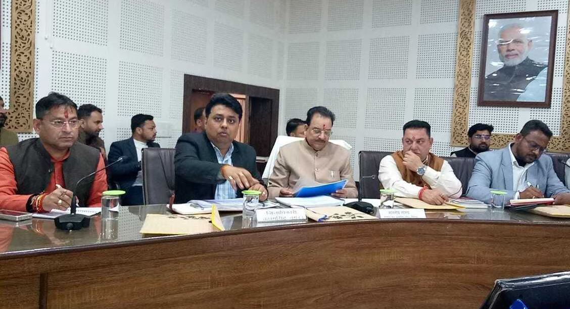 जिला विकास समन्वय एवं निगरानी समिति की बैठक आयोजित, सांसद अजय भट्ट ने दिए निर्देश