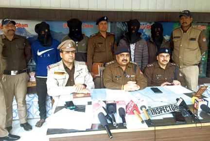 सरकारी पेड़ काटने के मामले में चार गिरफ्तार