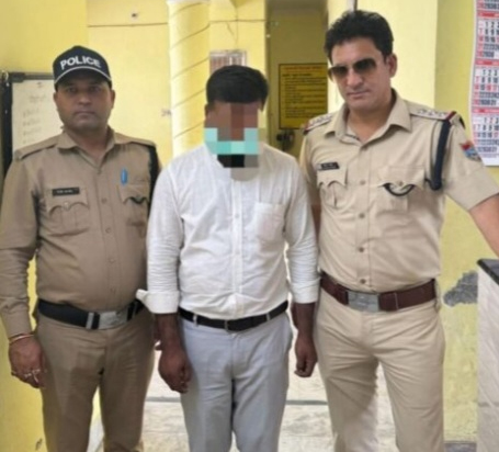 युवक ने वोट डालते वीडियो बना कर फेसबुक पर किया शेयर वायरल होते ही पुलिस ने कर लिया गिरफ्तार