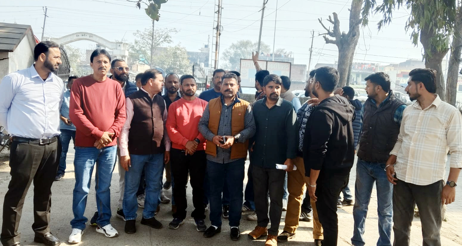 रंगदारी नहीं देने पर भाजपा पार्षद के भाई पर फायरिंग  चालीस लाख नहीं देने पर हत्या के प्रयास का आरोप, पुलिस दर्ज किया मामला