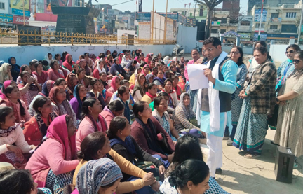 मांगों को लेकर आंगनवाड़ी कार्यकर्ताओं का धरना जारी विधायक शिव अरोरा ने धरना स्थल पहुंचकर कार्यकत्रियों से की वार्ता   