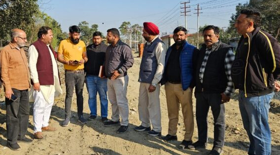 भाजपा प्रदेश मंत्री ने अधिकारियों के साथ किया निर्माणाधीन वेंडिंग जोन का निरीक्षण