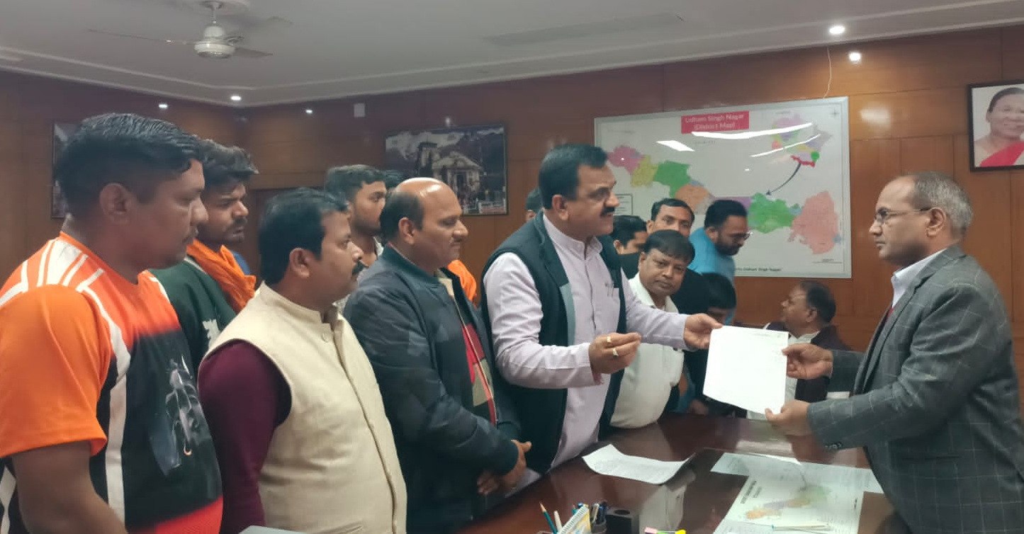 कांवड़ियों की सुरक्षा को लेकर ठुकराल ने डीएम और एसएसपी को सौंपा ज्ञापन