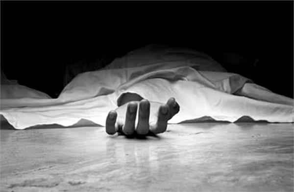 फ्लाईओवर के नीचे नाले में मिला अज्ञात व्यक्ति का शव  