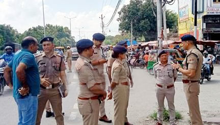 बिना नंबर या मॉडिफाइड बाईकों पर शिकंजा कसते हुए छह बाईकों को सीज किया