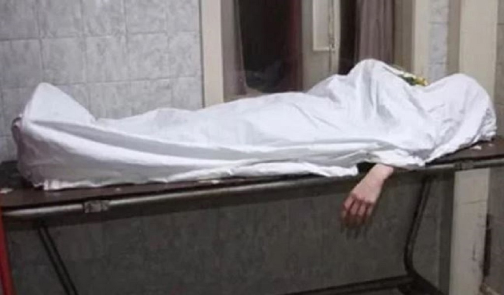 खेत में संदिग्ध अवस्था में मिला महिला का शव