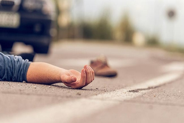 आवारा पशु से टकराकर बाइक सवार फैक्ट्री कर्मी की मौत