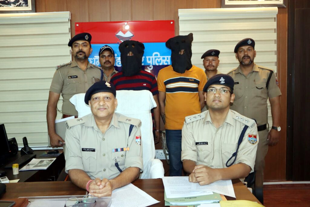 रुद्रपुर में गैंगस्टर के दो साथी तमंचे के साथ गिरफ्तार