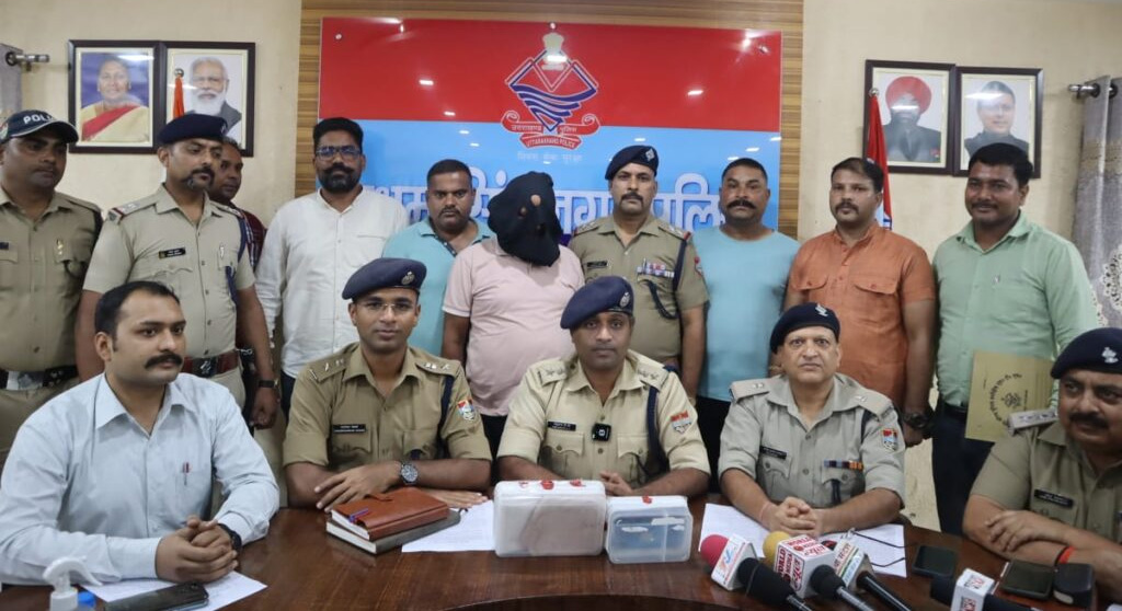 55 लाख रूपये की स्मैक के साथ तस्कर दबोचा उत्तराखण्ड में स्मैक की अब तक की सबसे बड़ी खेप की बरामदगी