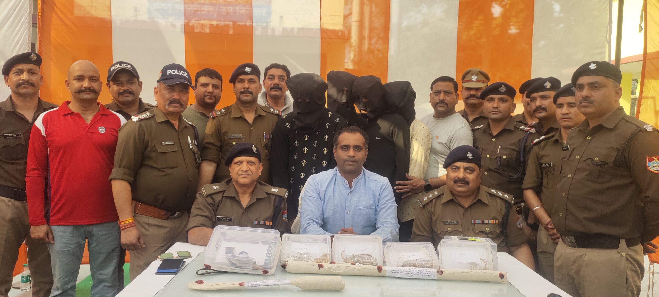 दो हफ्ता पूर्व हुई लूट कांड का पुलिस ने किया खुलासा